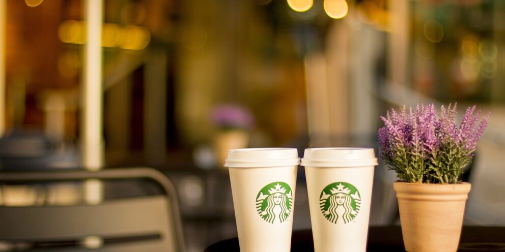 Starbucks: Ξεπέρασαν τις προσδοκίες τα κέρδη τριμήνου – Σε ποιον τομέα απογοήτευσε