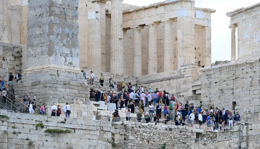 Τουρίστες στην Ακρόπολη ©InTime