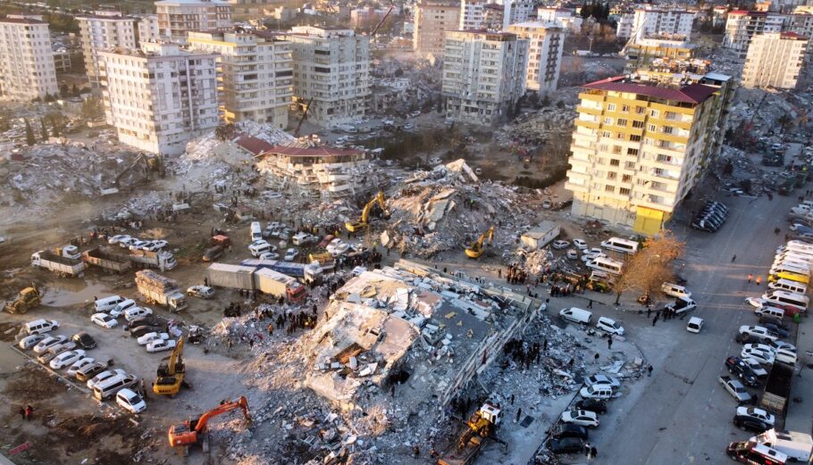 Σεισμός στην Τουρκία ©EPA/ABIR SULTAN