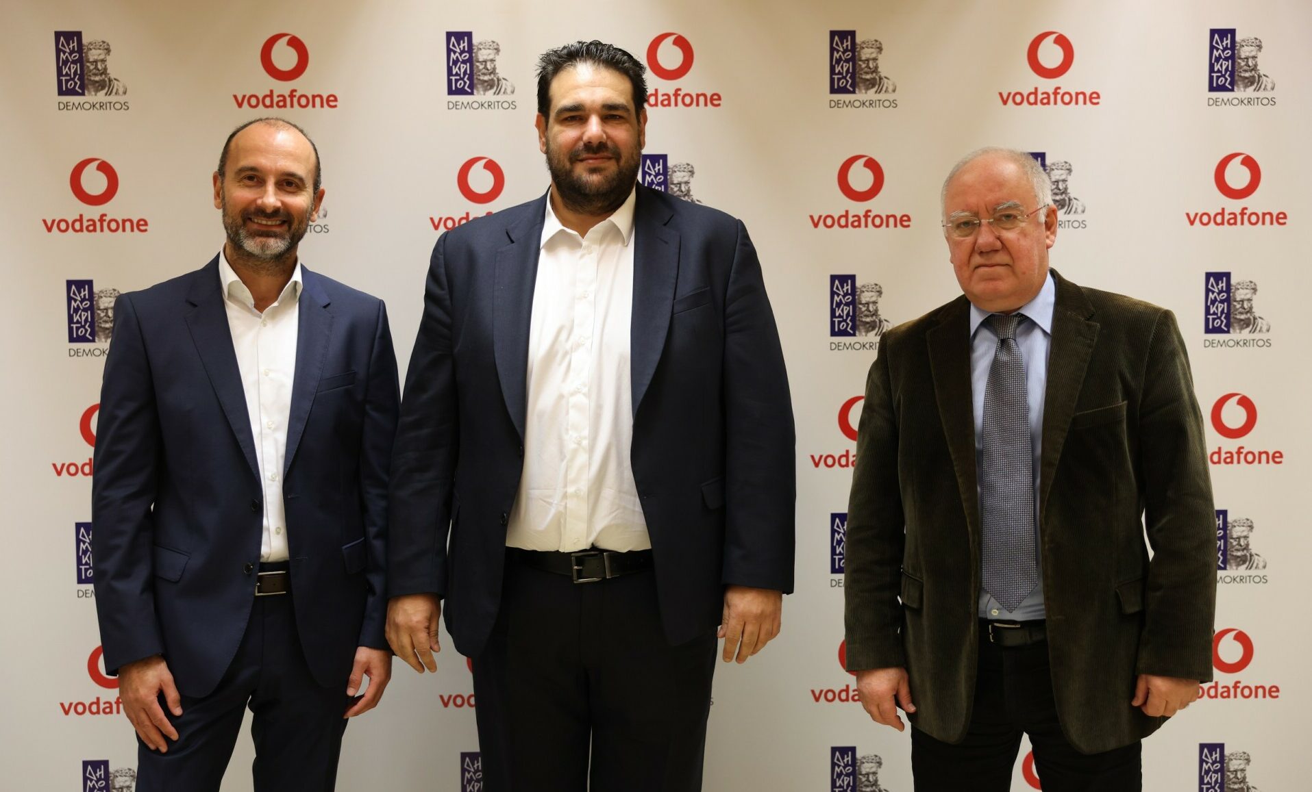 Οι κύριοι Βαγγέλης Γκορίλας, Θοδωρής Λιβάνιος και Περικλής Τερλιξίδης © Vodafone