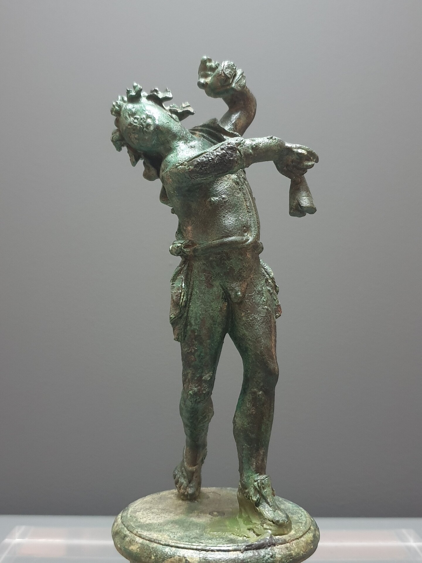 Χάλκινο αγαλματίδιο Σατύρου σε χορευτική κίνηση © ΥΠΠΟΑ