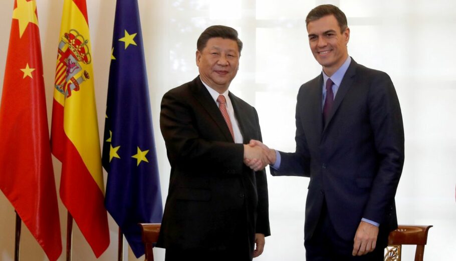 Ο Ισπανός πρωθυπουργός Πέδρο Σάντσεθ με τον Κινέζο πρόεδρο Τζινπίνγκ © EPA/JJ GUILLEN