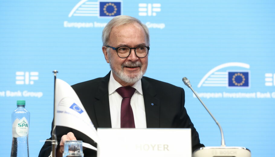 Ο πρόεδρος της ΕΤΕπ, Βέρνερ Χόγιερ © EPA/STEPHANIE LECOCQ