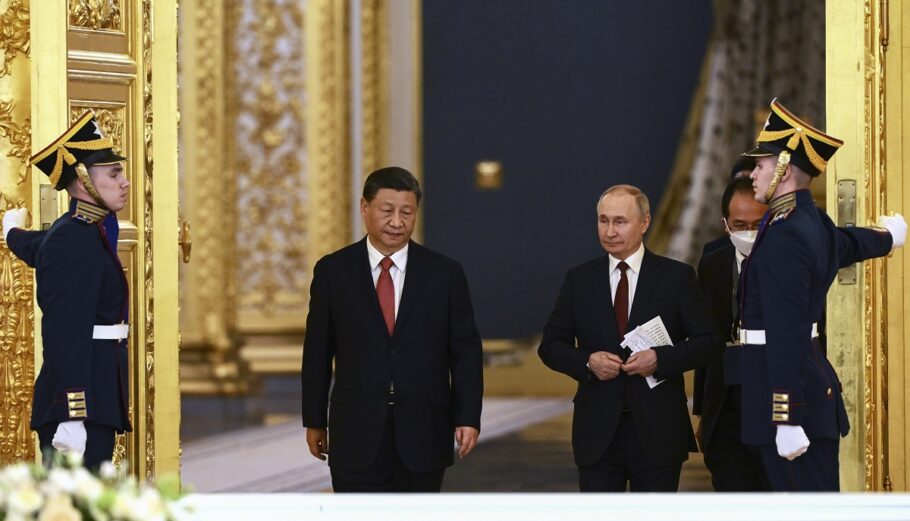 Ο Σι Τζινπίνγκ και ο Βλαντιμίρ Πούτιν © EPA/SERGEY KARPUHIN / SPUTNIK / KREMLIN POOL MANDATORY CREDIT