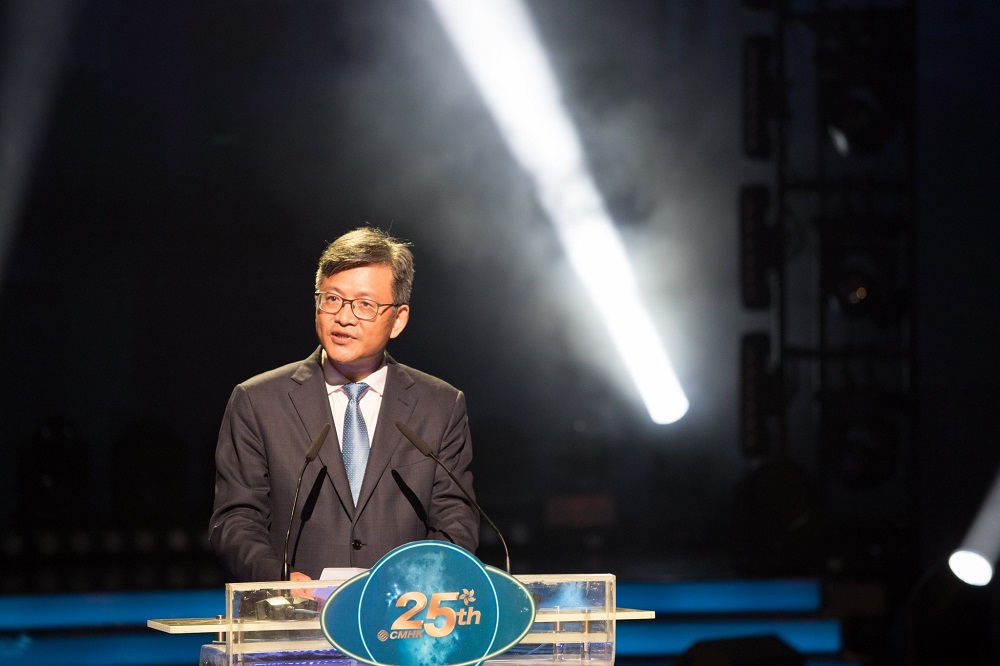 Ο CEO της China Mobile Dong Xin ©https://www.facebook.com/ChinaMobileHK/photos/10160537069641093