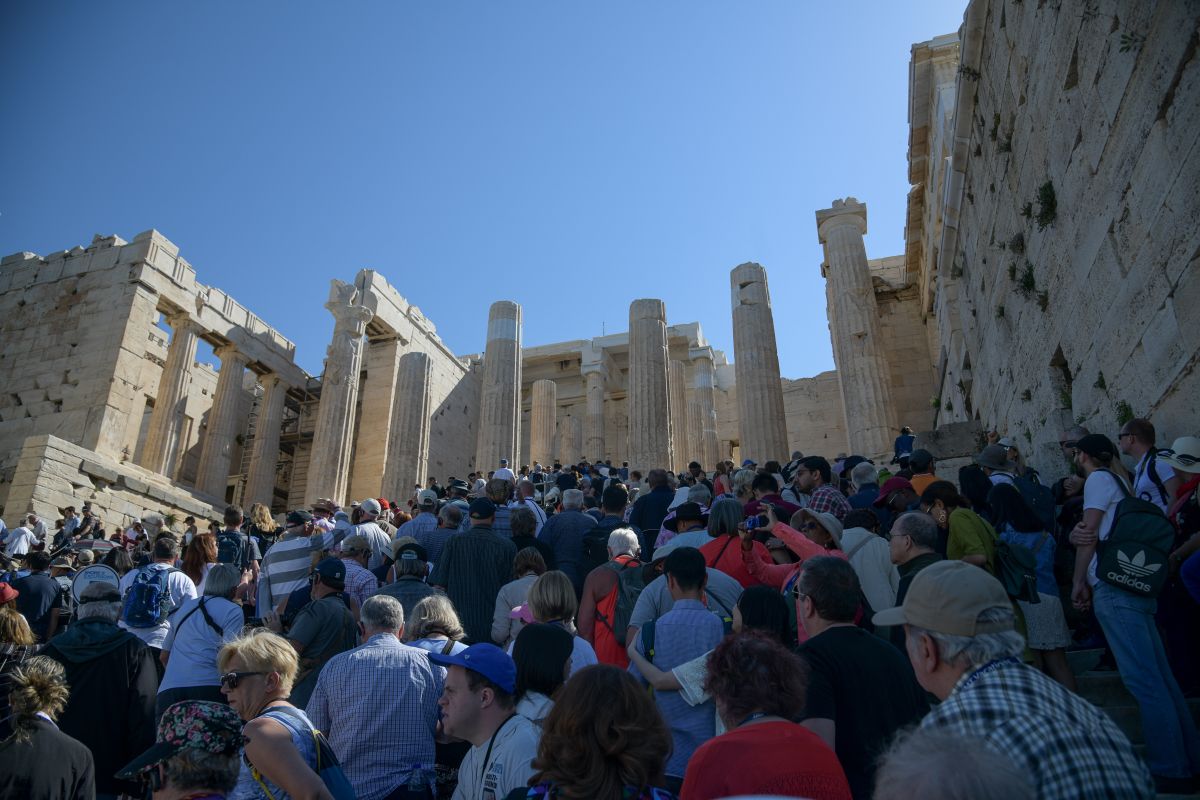 DW: Χρυσό καλοκαίρι για τον ελληνικό τουρισμό
