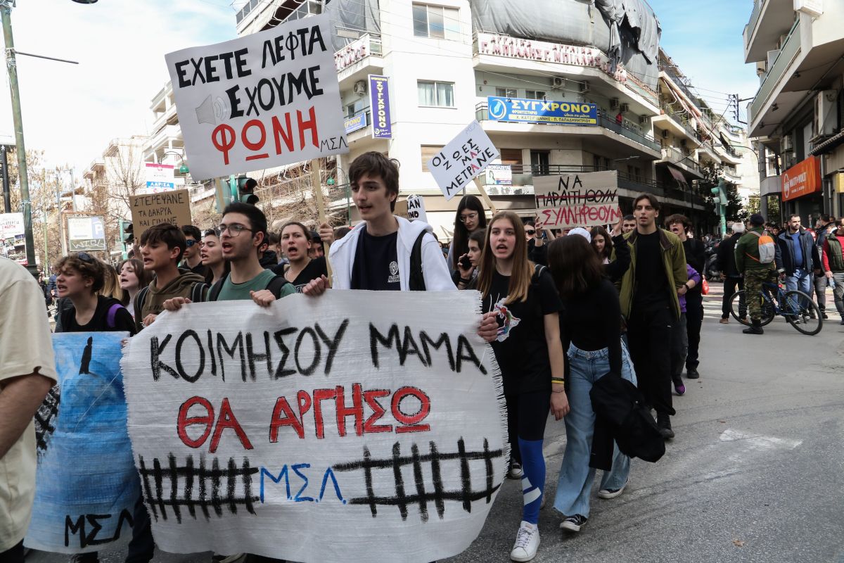 Απεργιακή συγκέντρωση στο Ηράκλειο Κρήτης για το σιδηροδρομικό δυστύχημα στα Τέμπη, Τετάρτη 8 Μαρτίου 2023 @ Eurokinissi / ΛΕΩΝΙΔΑΣ ΤΖΕΚΑΣ
