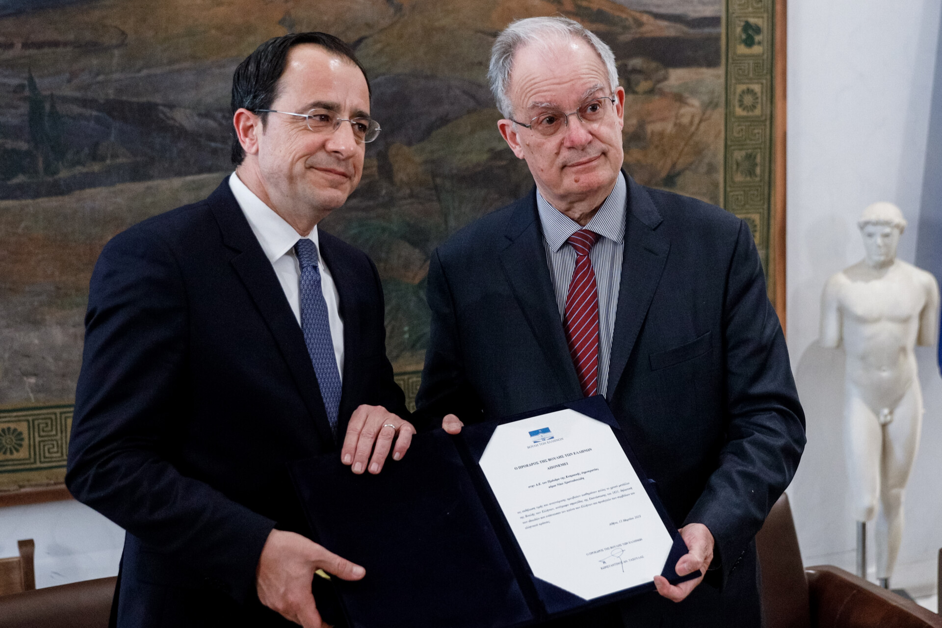 Ο Πρόεδρος της Βουλής των Ελλήνων Κωνσταντίνος Τασούλα με τον Πρόεδρο της Κυπριακής Δημοκρατίας Νίκο Χριστοδουλίδη © (ΚΟΝΤΑΡΙΝΗΣ ΓΙΩΡΓΟΣ EUROKINISSI)