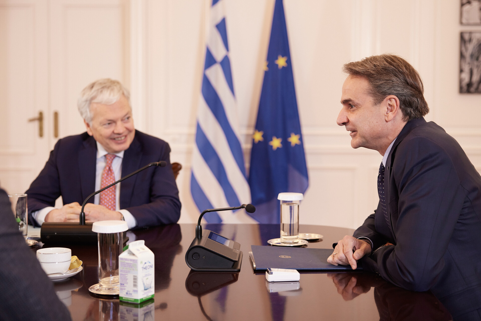 Συνάντηση του Πρωθυπουργού Κυριάκου Μητσοτάκη με τον Επίτροπο αρμόδιο για θέματα Δικαιοσύνης Didier Reynders © (ΔΗΜΗΤΡΗΣ ΠΑΠΑΜΗΤΣΟΣ/ΓΡΑΦΕΙΟ ΤΥΠΟΥ ΠΡΩΘΥΠΟΥΡΓΟΥ/EUROKINISSI)
