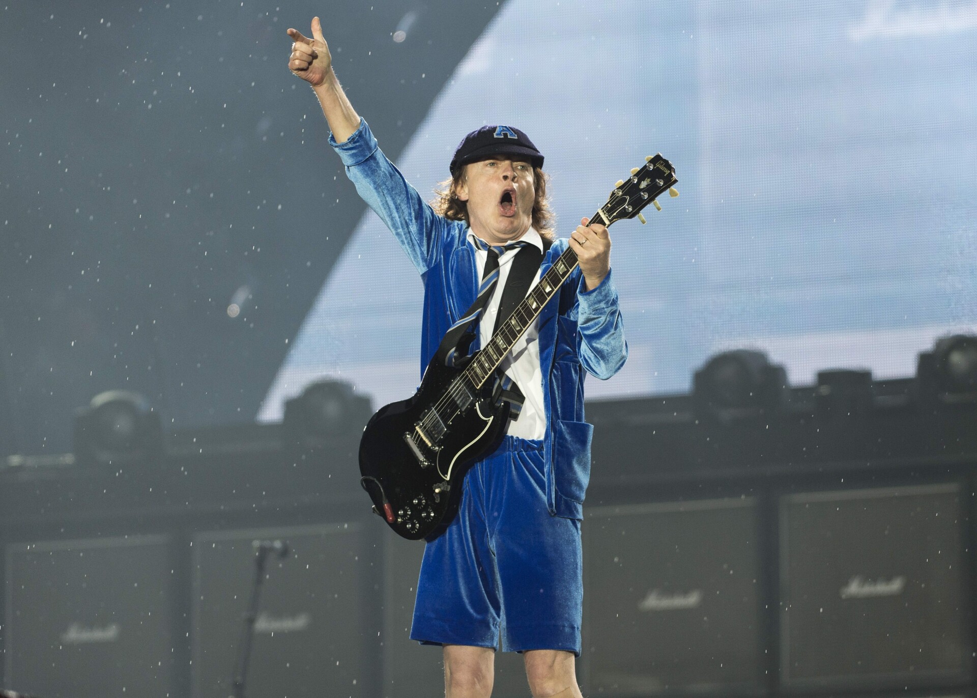 Ο Άνγκους Γιανγκ των AC/DC © EPA/LUKAS LEHMANN