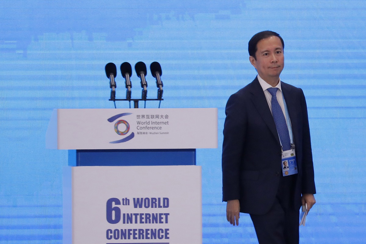 Alibaba: Πτώση μετοχής μετά την αιφνίδια αποχώρηση του CEO