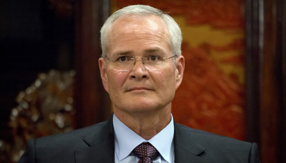 O Darren-Woods, CEO της Exxon Mobil © EPA/Mark Schiefelbein/ POOL Pool Photo
