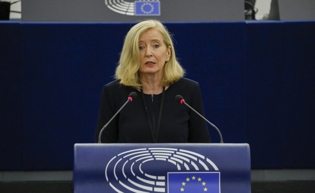 Κομισιόν: Η επιστολή της Εμιλι Ο’ Ράϊλι και οι πτήσεις μέσω Κατάρ