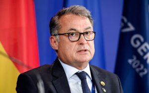 ΕΚΤ: Σήμα Νάγκελ για υψηλότερα επιτόκια αν επιμείνει η ενεργειακή κρίση