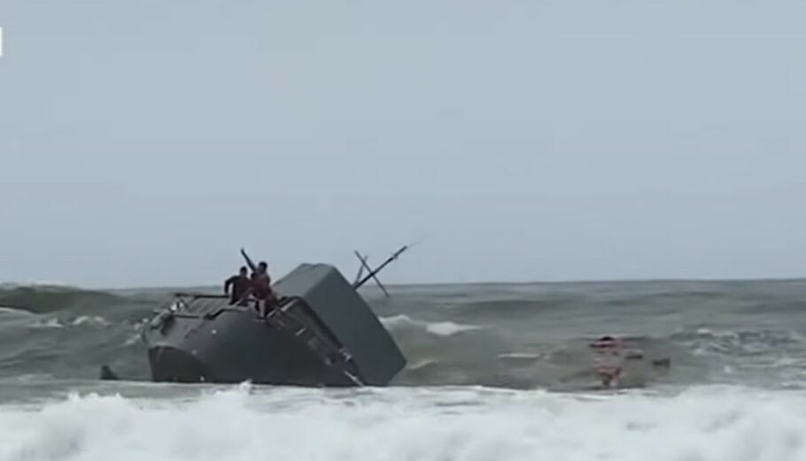 Ανατροπή πλοίου στην ακτή του Σαν Ντιέγκο - Φωτογραφία αρχείου © YouTube