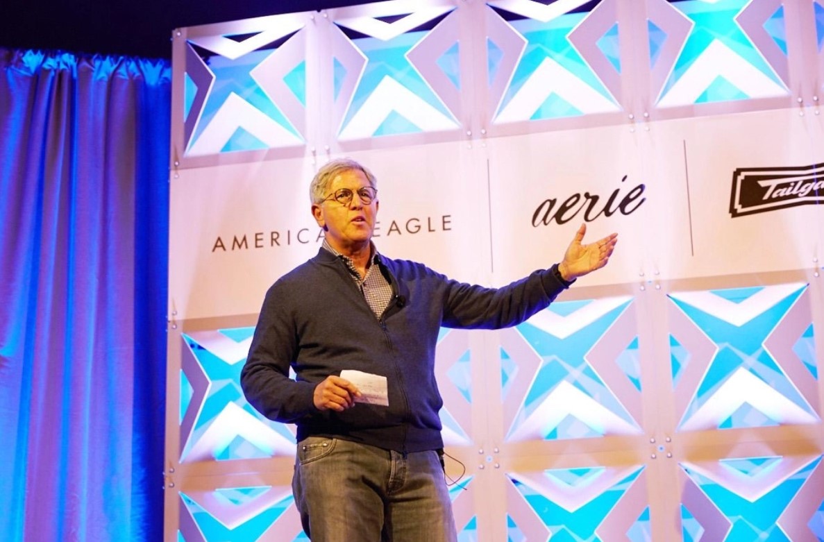 Jay Schottenstein, εκτελεστικός πρόεδρος του ΔΣ και CEO της American Eagle © aeo-inc.com