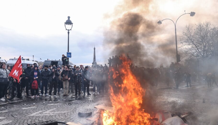 Διαδηλώσεις στο Παρίσι © EPA/Mohammed Badra