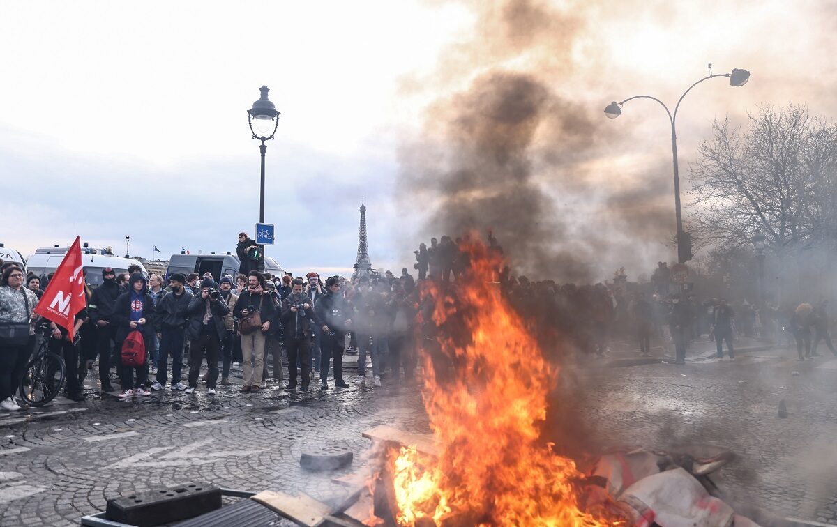 Διαδηλώσεις στο Παρίσι © EPA/Mohammed Badra