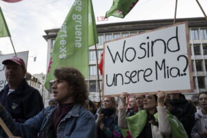 Διαμαρτυρία λαού με την ευκαιρία της εξαγοράς της Credit Suisse από την UBS, στη Ζυρίχη της Ελβετίας @EPA/ENNIO LEANZA