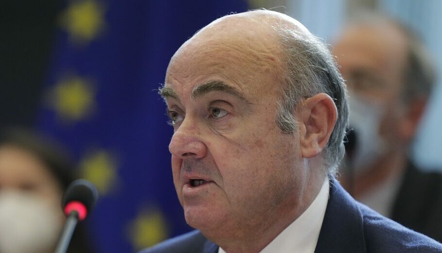 O αντιπρόεδρος της Ευρωπαϊκής Κεντρικής Τράπεζας Λουίς ντε Γκίντος, @EPA/OLIVIER HOSLET
