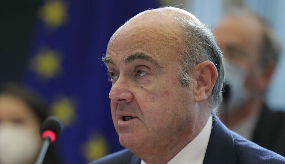 O αντιπρόεδρος της Ευρωπαϊκής Κεντρικής Τράπεζας Λουίς ντε Γκίντος, @EPA/OLIVIER HOSLET