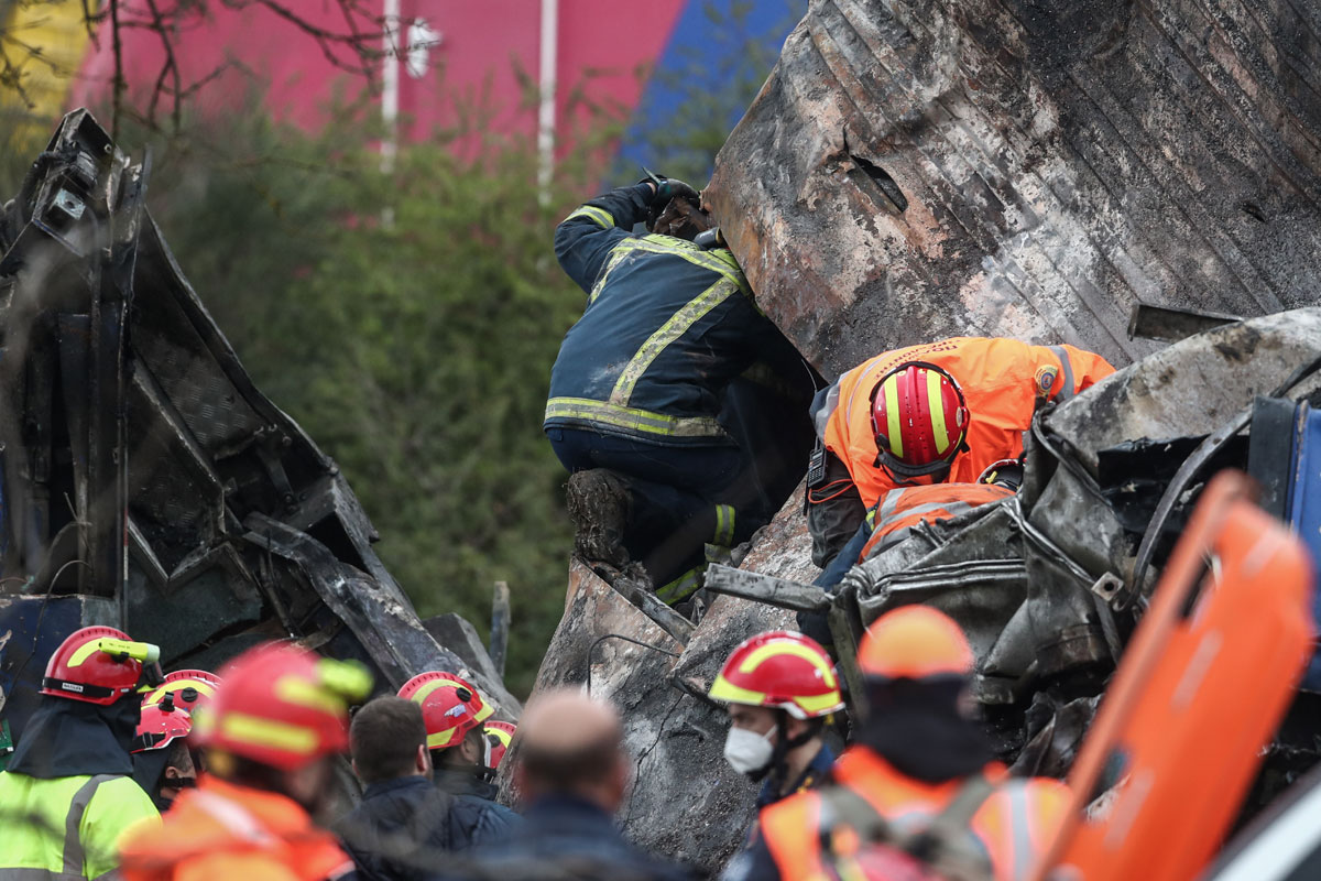 Συνεχίζονται οι έρευνες διάσωσης στον τόπο της σιδηροδρομικής τραγωδίας στα Τέμπη © Motion Team / Eurokinissi