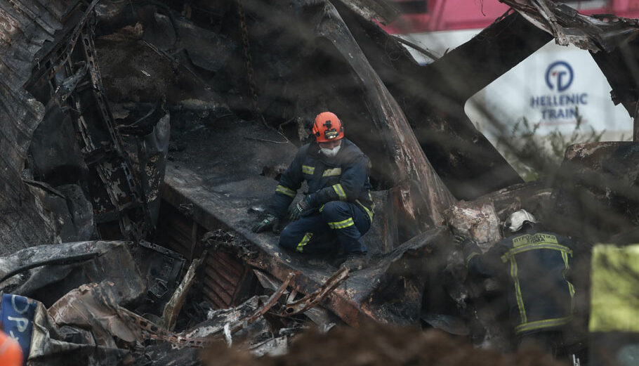 Συνεχίζονται οι έρευνες στα Τέμπη όπου σημειώθηκε πολύνεκρη σιδηροδρομική τραγωδία © Eurokinissi
