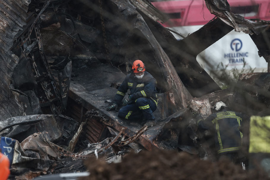 Συνεχίζονται οι έρευνες στα Τέμπη όπου σημειώθηκε πολύνεκρη σιδηροδρομική τραγωδία © Eurokinissi