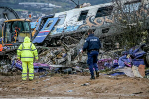 Έρευνες στον τόπο του σιδηροδρομικού δυστυχήματος έξω από τα Τέμπη © Eurokinissi