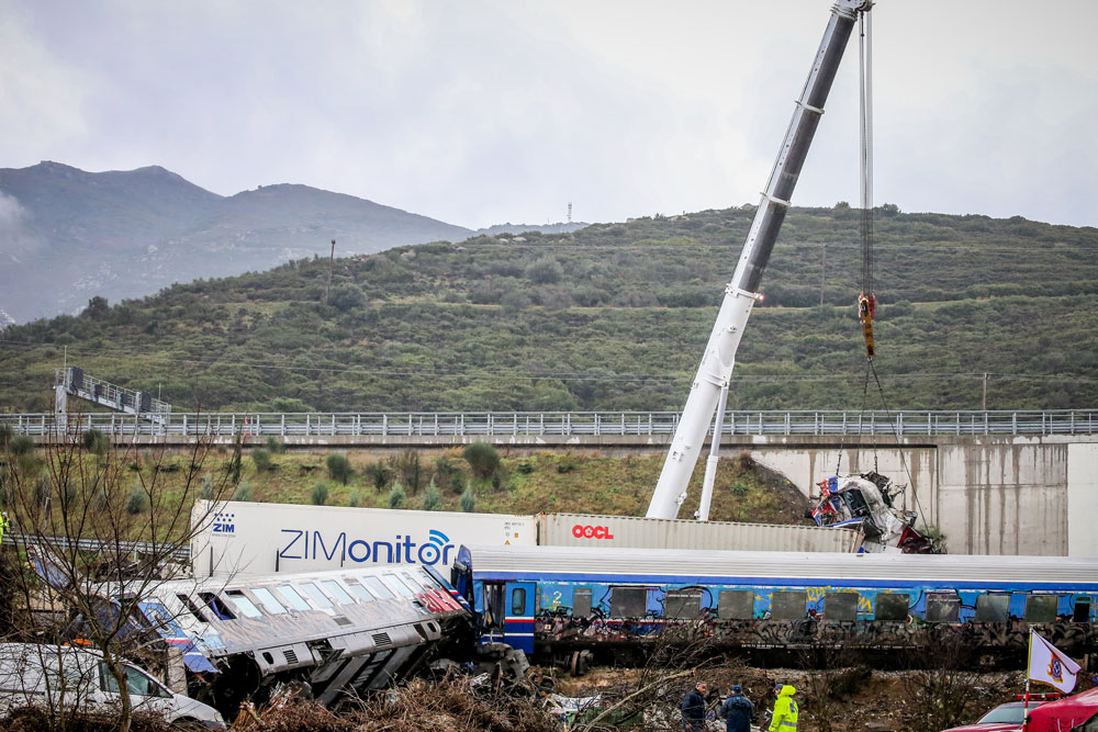 Έρευνες στον τόπο του σιδηροδρομικού δυστυχήματος στα Τέμπη © Eurokinissi