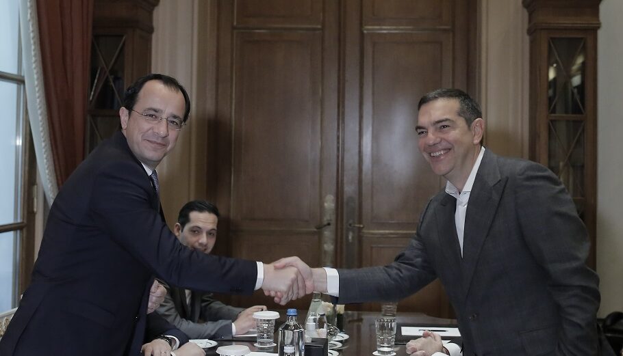 Ο Πρόεδρος της Κυπριακής Δημοκρατίας Νίκος Χριστοδουλίδης συναντά τον πρόεδρο του ΣΥΡΙΖΑ -Προοδευτική συμμαχία Αλέξη Τσίπρα στο ξενοδοχείο Μεγάλη Βρετανία στο πλαίσιο των συναντήσεων του κατά την διάρκεια της επισκεψής του στην @ΑΠΕ-ΜΠΕ/ΚΩΣΤΑΣ ΤΣΙΡΩΝΗΣ