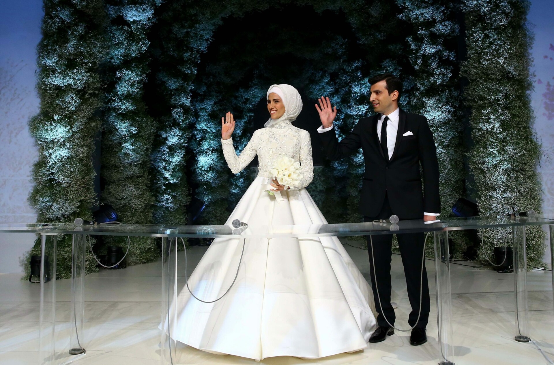 Στιγμιότυπο από τον γάμο του Σ. Μπαϊρακτάρ και της Σ. Ερντογάν © EPA/TURKISH PRESIDENT PRESS OFFICE