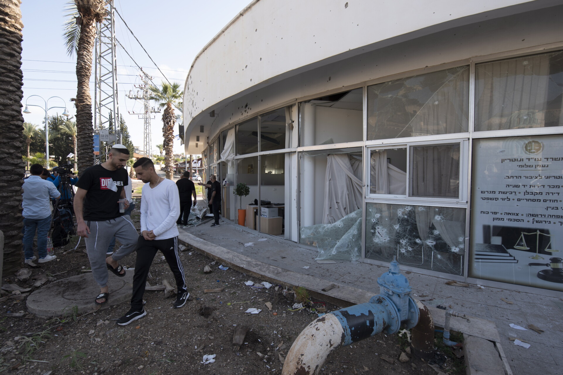 Ζημιές στο Ισραήλ από εκτόξευση ρουκετών από τον Λίβανο © EPA/AYAL MARGOLIN
