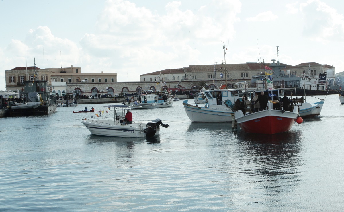 Λιμάνι Σύρου: Έρευνα μετά από αναφορά για σορό μικρού παιδιού