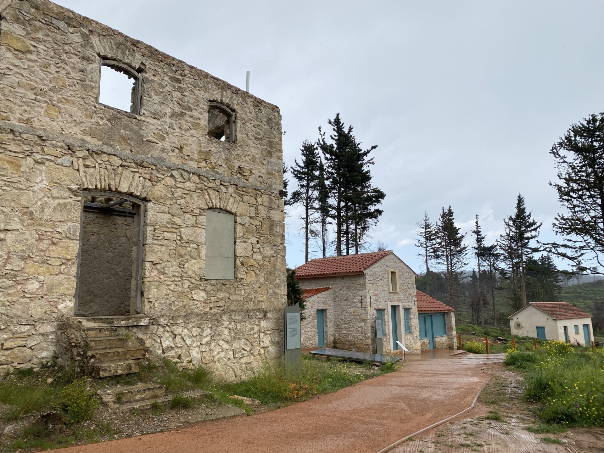 Σε εξέλιξη οι εργασίες αποκατάστασης στο Τατόι © www.facebook.com/culturegr