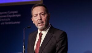 Πόλεμος στο Ιράν: Kίνδυνος στασιμοπληθωρισμού στην Ευρώπη, τι σημαίνει το ακριβό πετρέλαιο για την Ελλάδα