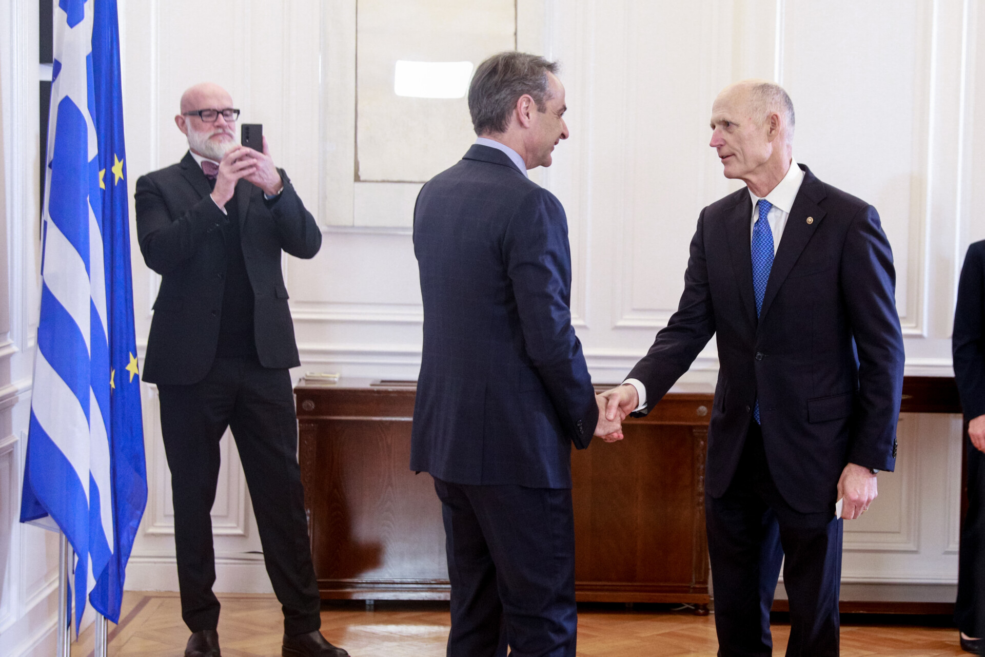 Συνάντηση Μητσοτάκη με τον Αμερικανό γερουσιαστή Ρικ Σκοτ