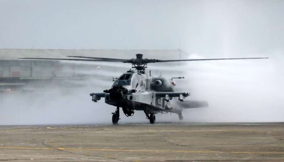 Ελικόπτερο Apache AH-64 © EPA/JAIPAL SINGH