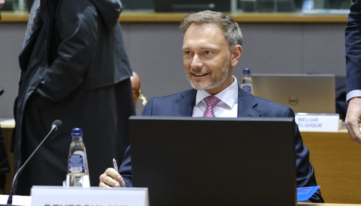 DW: Ταφόπλακα στις ψευδαισθήσεις για τη δημοσιονομική πολιτική