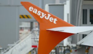 EasyJet: Βραβεύτηκε ως “Καλύτερη στις Κορυφαίες 10 Αεροπορικές Εταιρείες για το 2025”