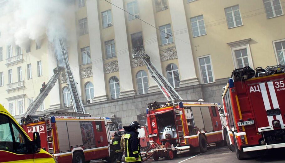 Πυρκαγιά στο υπουργείο Άμυνας στη Μόσχα © twitter.com/Sinnaig