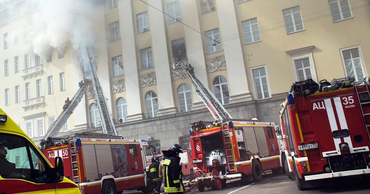Πυρκαγιά στο υπουργείο Άμυνας στη Μόσχα © twitter.com/Sinnaig