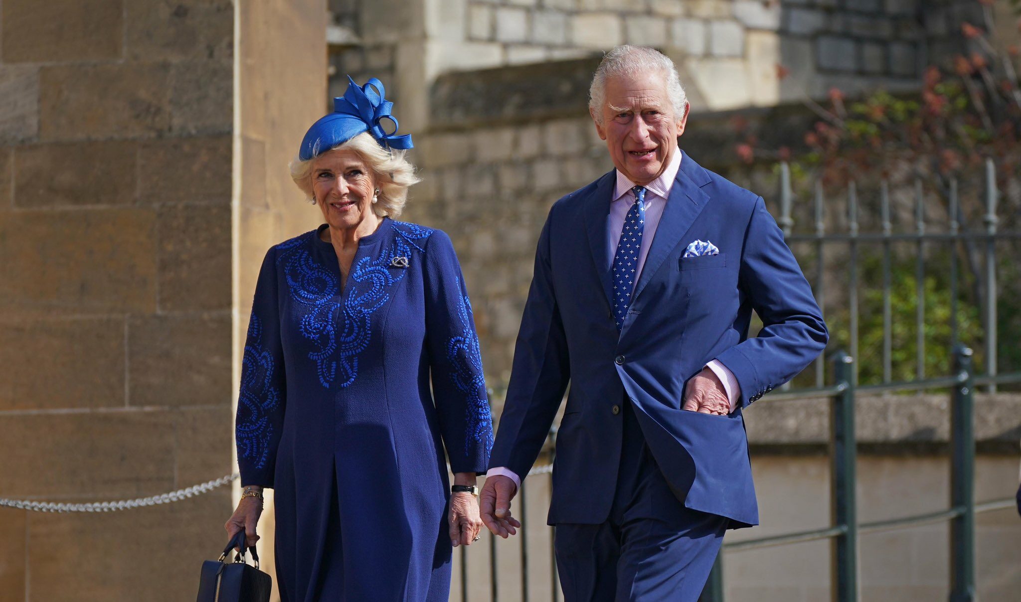 Ο βασιλιάς Κάρολος και η σύζυγός του © Τwitter.com/RoyalFamily