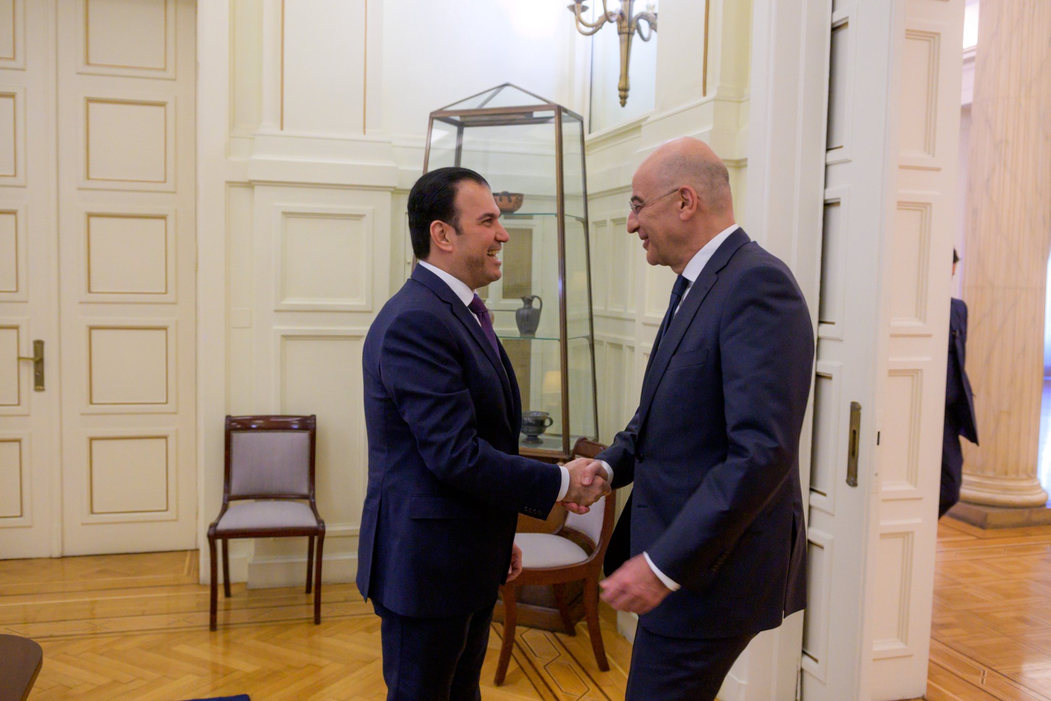 Δένδιας: Συνάντηση με τον πρέσβη του Κατάρ με επίκεντρο τις επενδύσεις