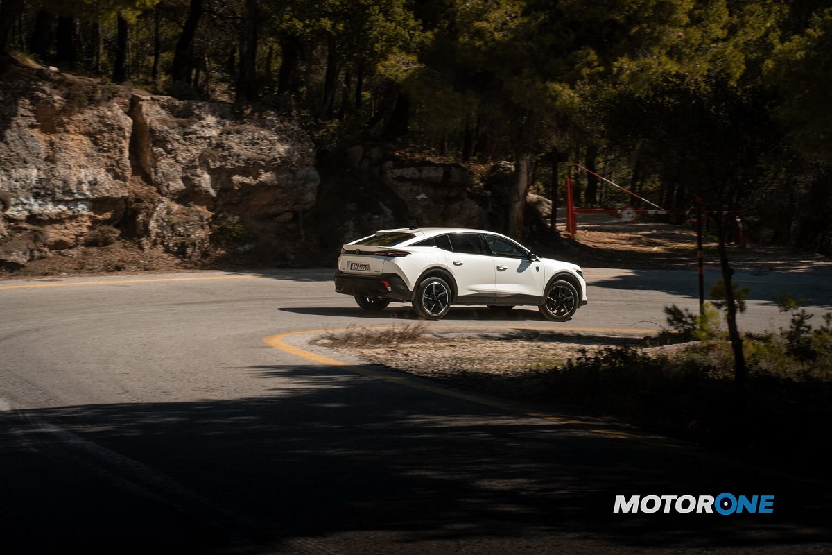 Δοκιμάζουμε το Peugeot 408 Hybrid 225 e-EAT8