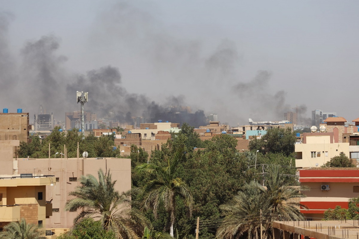 Εκρήξεις και συγκρούσεις στο Σουδάν © EPA/STRINGER
