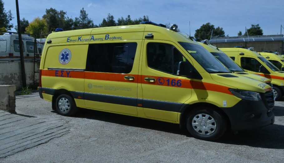 Το υπουργείο Οικονομικών παρέδωσε στο ΕΚΑΒ τα πρώτα 6 ασθενοφόρα από τις δωρεές © ΥΠΟΙΚ