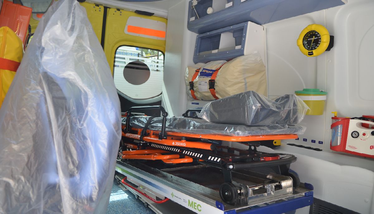 Το υπουργείο Οικονομικών παρέδωσε στο ΕΚΑΒ τα πρώτα 6 ασθενοφόρα από τις δωρεές © ΥΠΟΙΚ