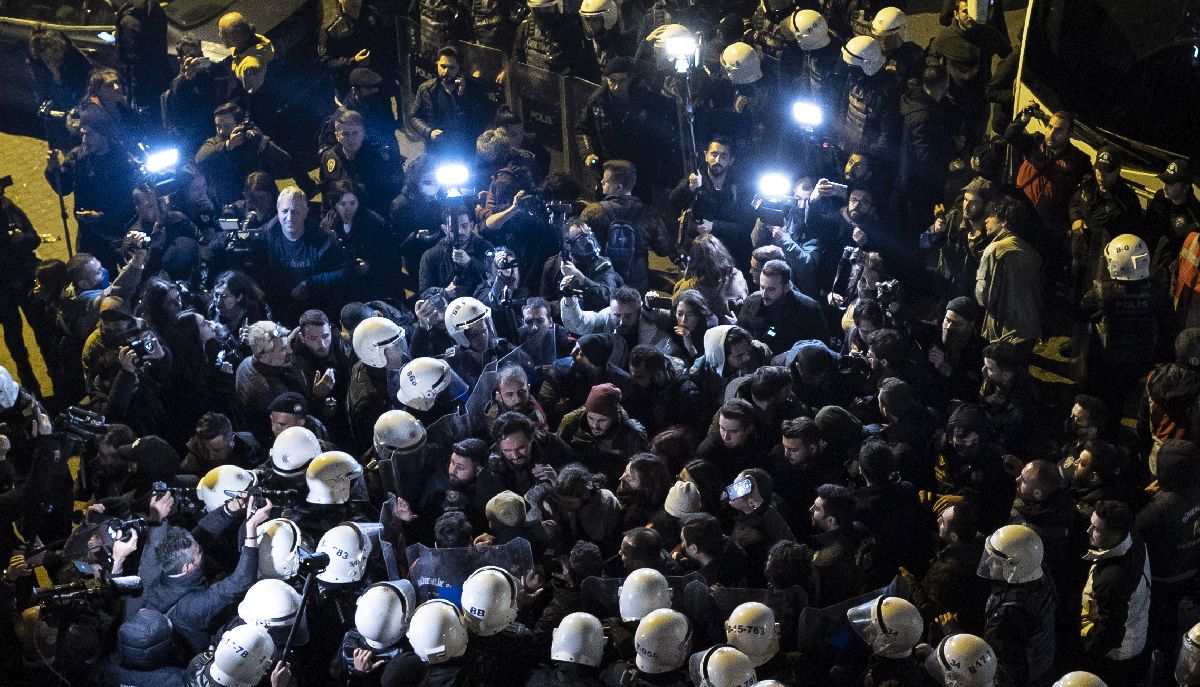 Αστυνομική βία στην Τουρκία © EPA/ERDEM SAHIN