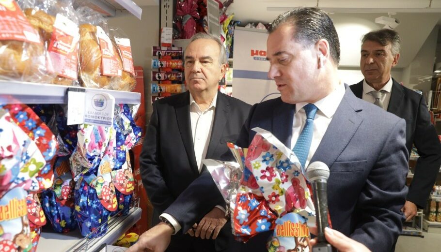Άδωνις Γεωργιάδης και Νίκος Παπαθανάσης σε σούπερ μάρκετ © Υπουργείο Ανάπτυξης